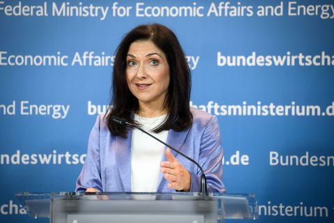 Ministerin Reiche reagiert auf Aussagen des Finanzministers. Foto: Bernd von Jutrczenka/dpa