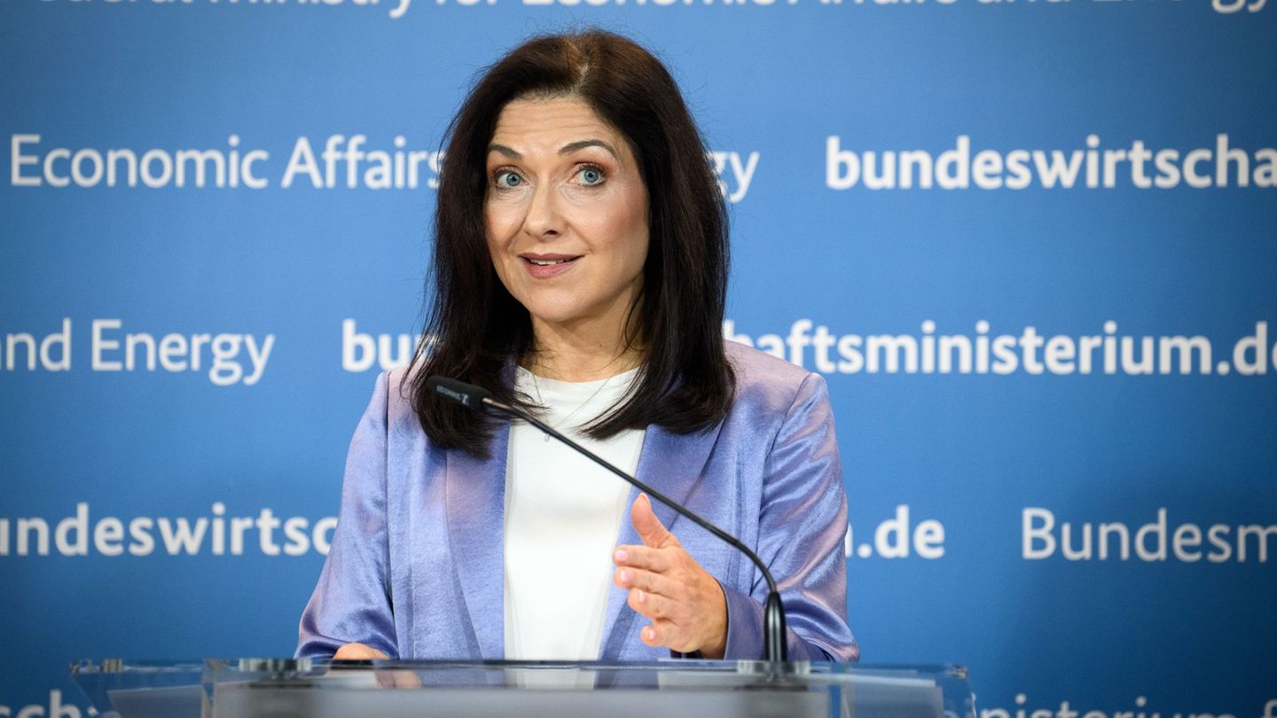 Ministerin Reiche reagiert auf Aussagen des Finanzministers. Foto: Bernd von Jutrczenka/dpa