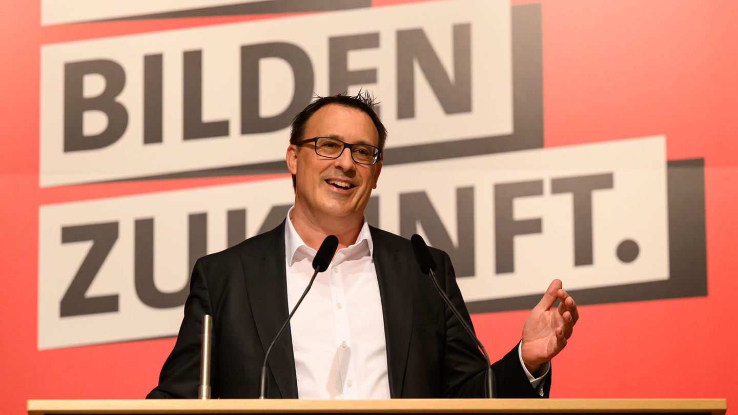 Von gut 76 Prozent der Delegierten bestätigt: Sören Bartol. Foto: Swen Pförtner/dpa