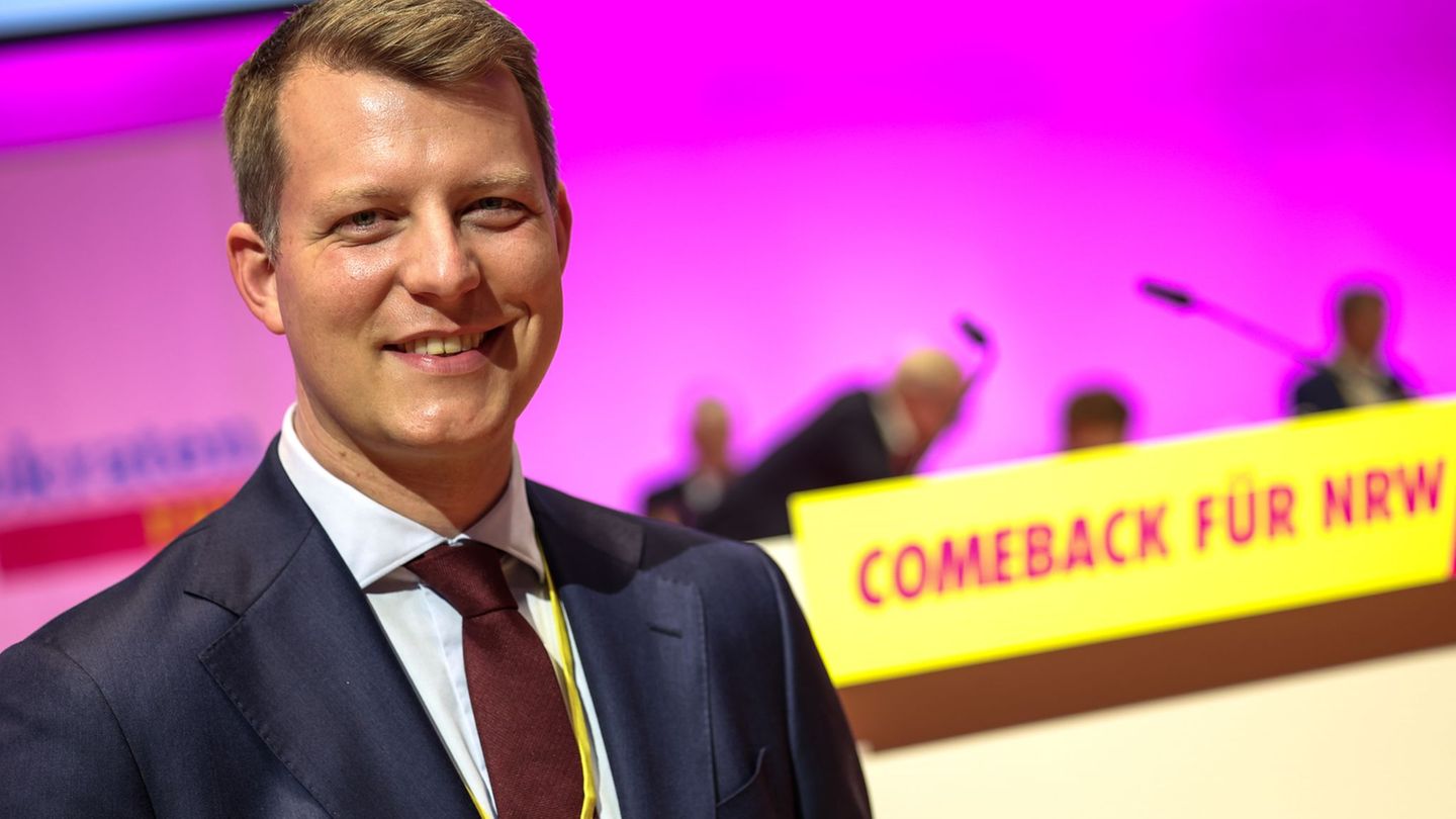 Henning Höne zieht als wiedergewählter NRW-Landesparteichef in das Rennen um den FDP-Bundesvorsitz. Foto: Christoph Reichwein/dp