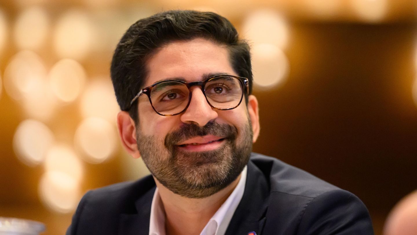 Mansoori erhält Rückendeckung seiner Parteifreunde. Foto: Swen Pförtner/dpa