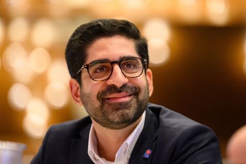 Mansoori erhält Rückendeckung seiner Parteifreunde. Foto: Swen Pförtner/dpa