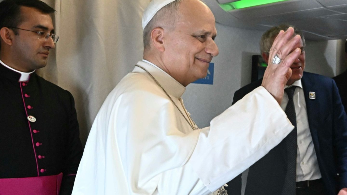 Papst Leo XIV. auf dem Flug nach Angola