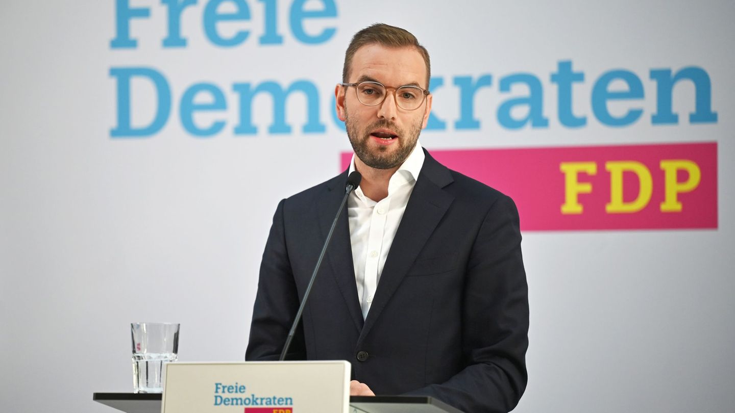 Der FDP-Landesvorsitzende Zyon Braun hat sich für Henning Höne als neuen Bundesvorsitzenden ausgesprochen. Foto: Anna Ross/dpa