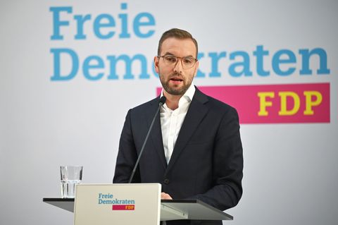 Der FDP-Landesvorsitzende Zyon Braun hat sich für Henning Höne als neuen Bundesvorsitzenden ausgesprochen. Foto: Anna Ross/dpa