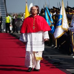 Der Papst bei seiner Ankunft in Luanda.