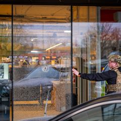 Die Polizei in Kiew hat den Täter, der mindestens sechs Menschen getötet haben soll, erschossen. Foto: Dan Bashakov/AP/dpa