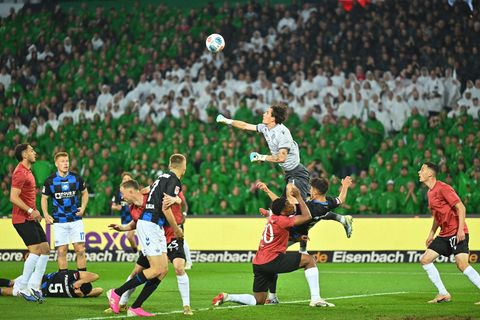 Zwischen Hannover 96 und dem SC Paderborn gab es viel Kampf, aber wenig Klasse. Foto: Swen Pförtner/dpa