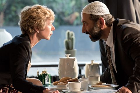 Nuri Hodscha (Hilmi Sözer) will eine neue Moschee bauen – und Bürgermeisterin Ursel Piepenkötter (Anna Stieblich) genau das verhindern.