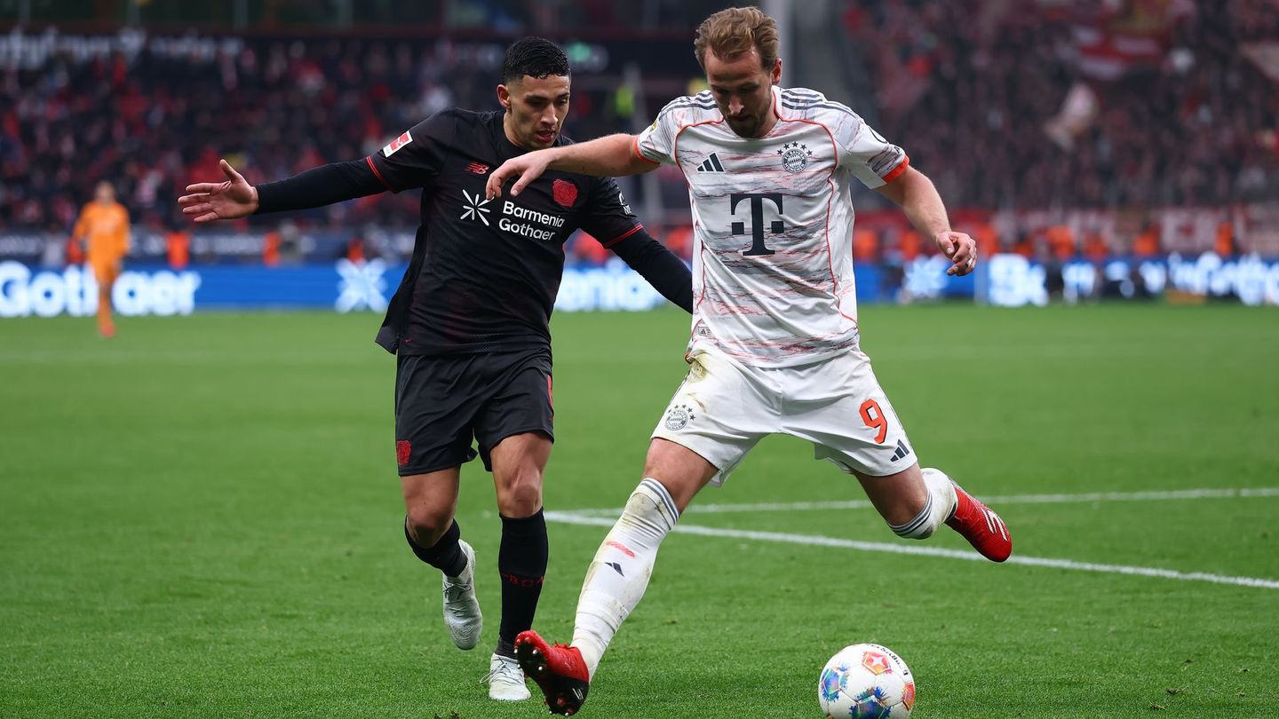 Bayer Leverkusen trifft im Halbfinale des DFB-Pokals auf Bayern München – ein echtes Topspiel! Im Bild: Leverkusens Ezequiel Fernandez (links) und Bayern-Stürmer Harry Kane bei der letzten Bundesliga-Begegnung der beiden Teams im März.