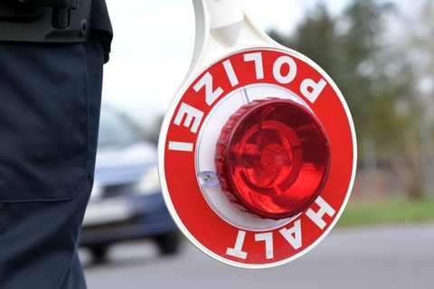 Die Polizei stoppte bei einer großangelegten Kontrolle mehrere berauschte Fahrer. (Symbolbild) Foto: Michael Bahlo/dpa