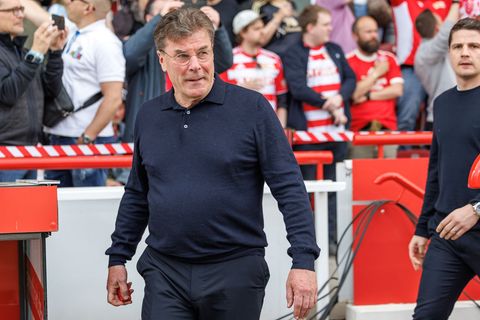 Seit Anfang März im Amt: Wolfsburgs Trainer Dieter Hecking. Foto: Andreas Gora/dpa