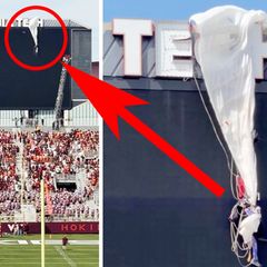 Fallschirmspringer kracht in Anzeigetafel eines Stadions