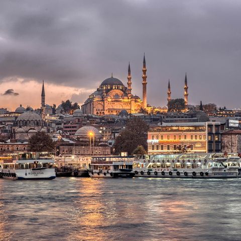 Skyline von Istanbul am Abend
