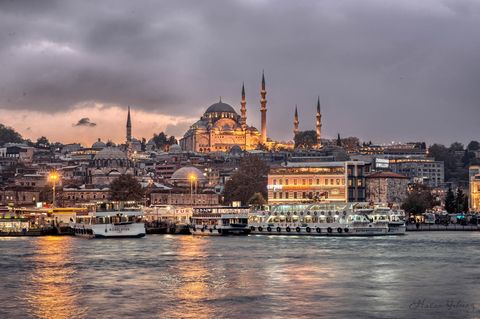 Skyline von Istanbul am Abend