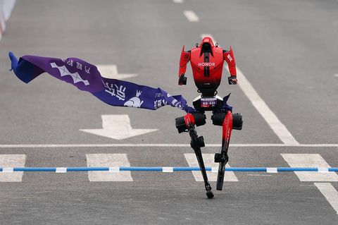 China: Humanoider Roboter „Blitz“ gewinnt Halbmarathon – in Rekordzeit