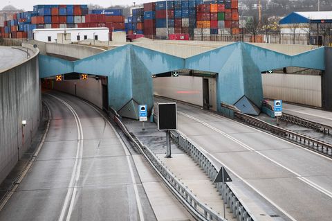 Die Sperrung der A7 zwischen Hamburg-Stellingen und -Heimfeld sorgt am Sonntag zunächst nicht für größere Verkehrsbehinderungen.