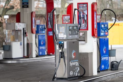 Eine Tankstelle in Berlin-Tiergarten. Momentan bewegen sich die Preise nach unten, Foto: Fabian Sommer/dpa