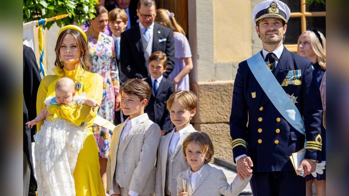 Prinz Alexander (l.) mit seinen Geschwistern Prinz Gabriel, Prinz Julian, Prinzessin Ines und seinen Eltern.