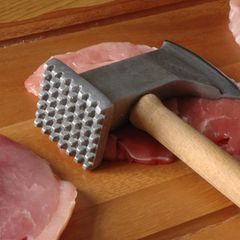 Schnitzel und ein Fleischklopfer