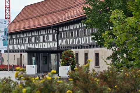 Unter anderem das Waffenmuseum in Suhl ist in den vergangenen Tagen beschädigt worden. (Archivbild) Foto: Martin Schutt/dpa-Zent