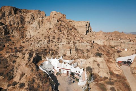 In Andalusien dienen historische Höhlenhäuser als Vorbild für eine klimaangepasste Architektur.