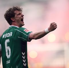 Werders Jens Stage jubelt nach seinem zweiten Tor im Nordderby gegen den Hamburger SV