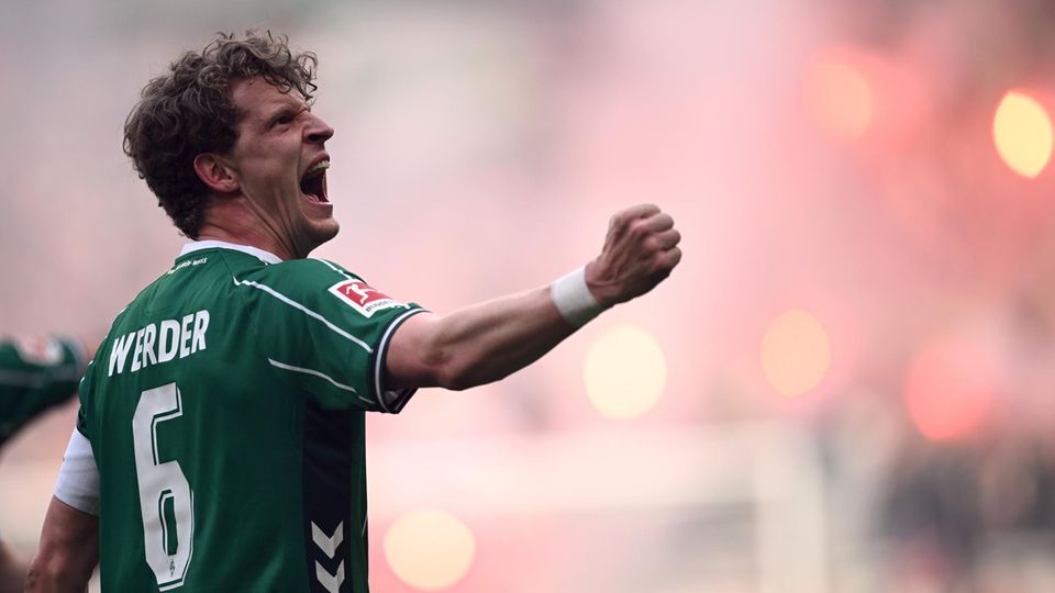 Werders Jens Stage jubelt nach seinem zweiten Tor im Nordderby gegen den Hamburger SV