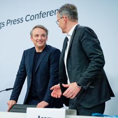 Manager Christian Klein (links) von SAP hat allen Grund zur Freude: Er ist der Top-Verdiener unter den Dax-Vorständen