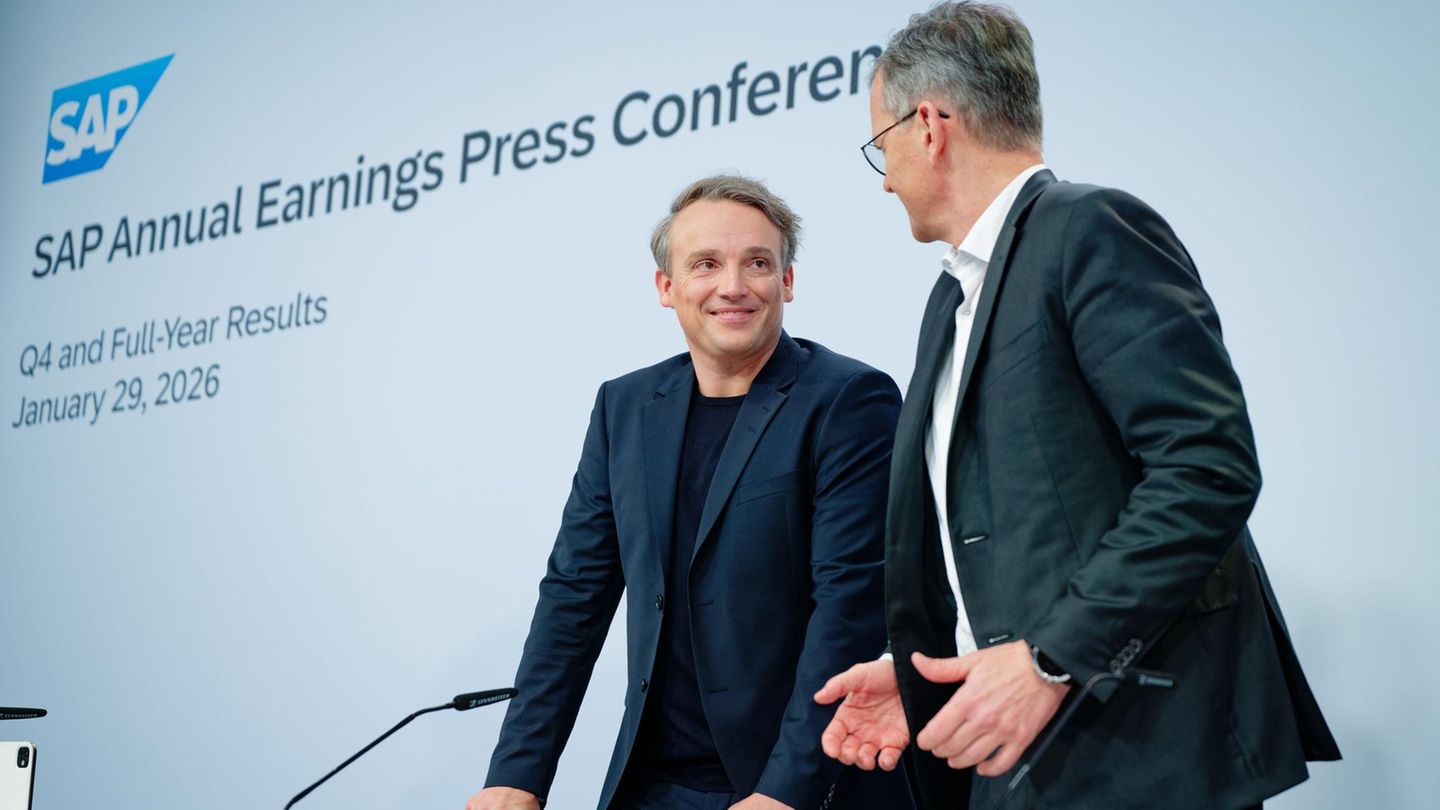 Manager Christian Klein (links) von SAP hat allen Grund zur Freude: Er ist der Top-Verdiener unter den Dax-Vorständen