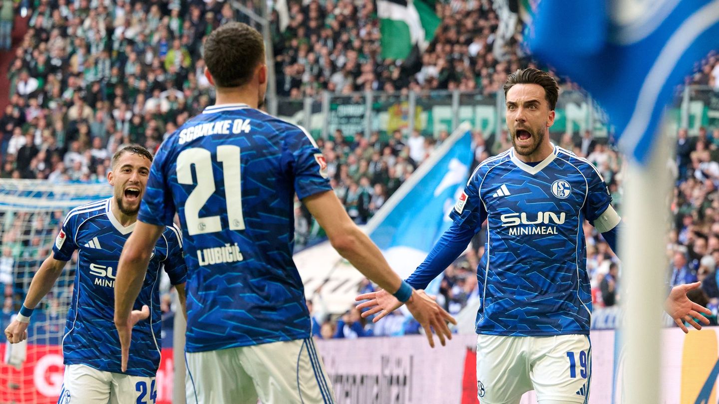 2. Bundesliga: "Der S04 ist wieder da": Schalke ist dem Aufstieg nah