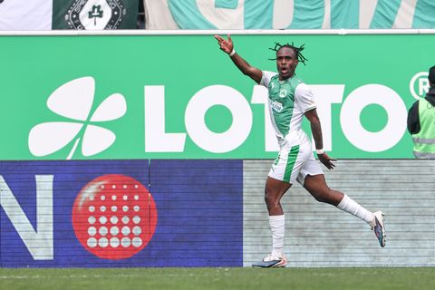 Fürths Noel Futkeu jubelt nach einer Gala-Vorstellung gegen Darmstadt. Foto: Daniel Löb/dpa