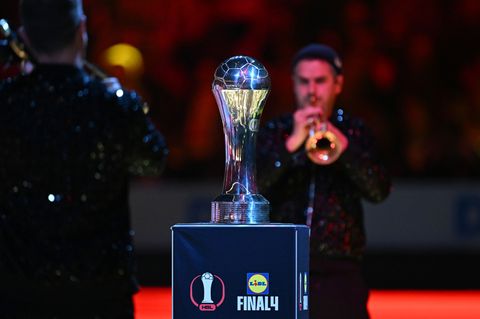 Die Füchse Berlin haben zum zweiten Mal nach 2014 den DHB-Pokal gewonnen. Foto: Federico Gambarini/dpa