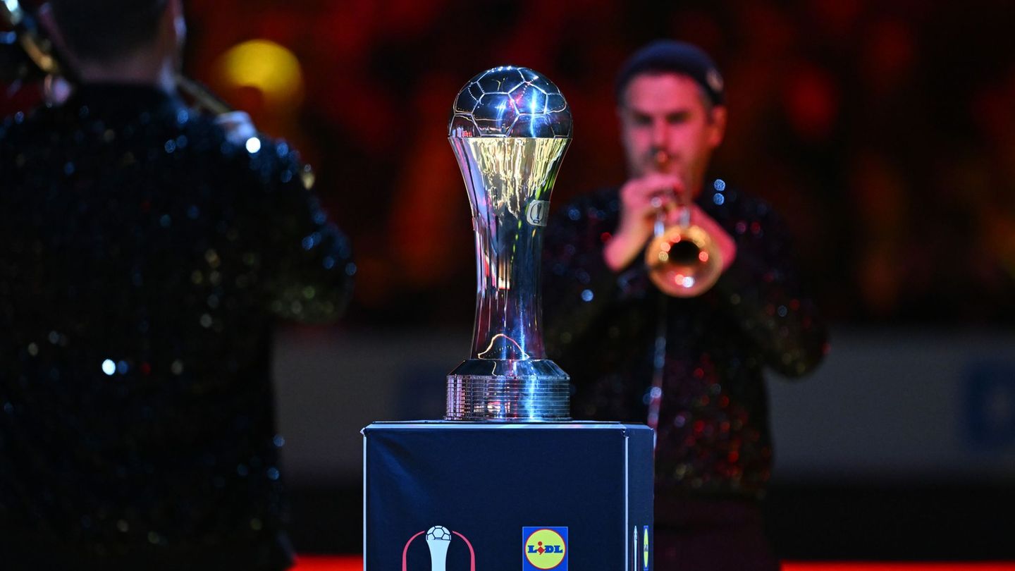 Die Füchse Berlin haben zum zweiten Mal nach 2014 den DHB-Pokal gewonnen. Foto: Federico Gambarini/dpa