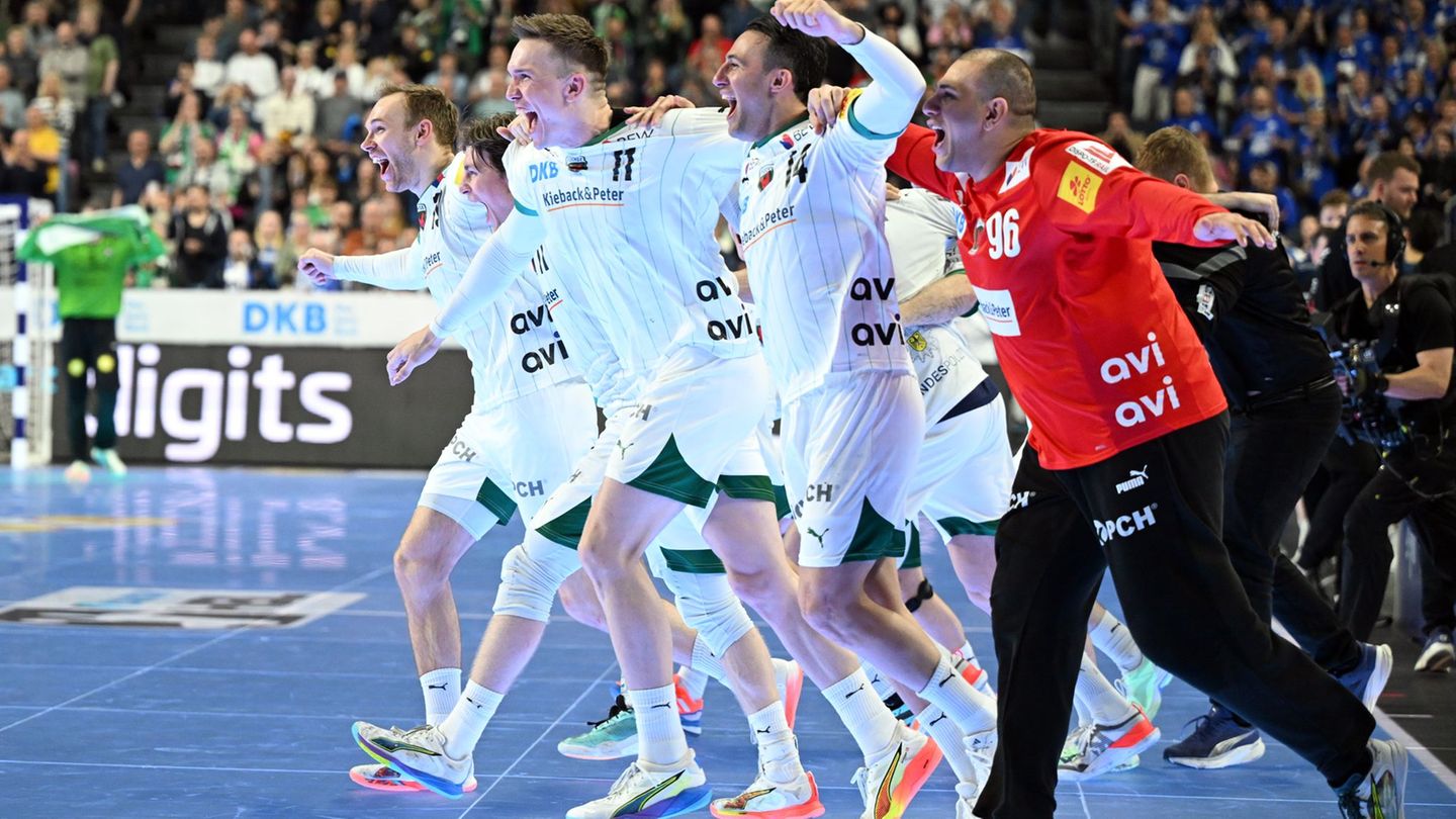 Die Füchse Berlin haben zum zweiten Mal nach 2014 den DHB-Pokal gewonnen. Foto: Federico Gambarini/dpa