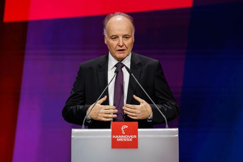 ZVEI-Präsident Gunther Kegel sieht die am Montag beginnende Hannover Messe als wichtiges Schaufenster für die Elektro- und Digit