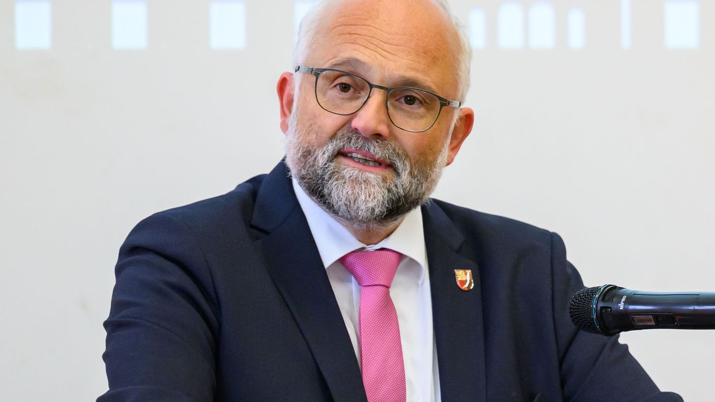 Im Landkreis Barnim muss eine Stichwahl entscheiden: Wird der SPD-Landrat Daniel Kurth sein Amt gegen einen AfD-Bewerber verteid