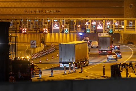 Der Hamburger Elbtunnel war seit Freitagabend voll gesperrt. (Archivbild) Foto: Bodo Marks/dpa