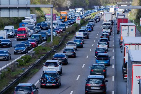 Die A1 war am Wochenende gesperrt. (Symbolbild) Foto: Rolf Vennenbernd/dpa