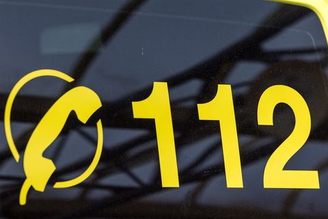 Wenn Telefon- und Mobilfunknetze zusammengebrochen sind, kann auch das Absetzen eines Notrufs schwierig werden. (Symbolfoto) Fot