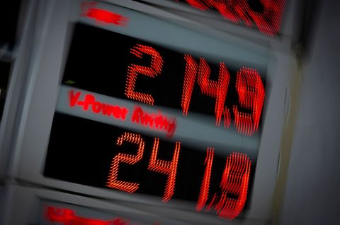 Die Spritpreise machen auch Unternehmen zu schaffen. (Symbolbild) Foto: Peter Kneffel/dpa