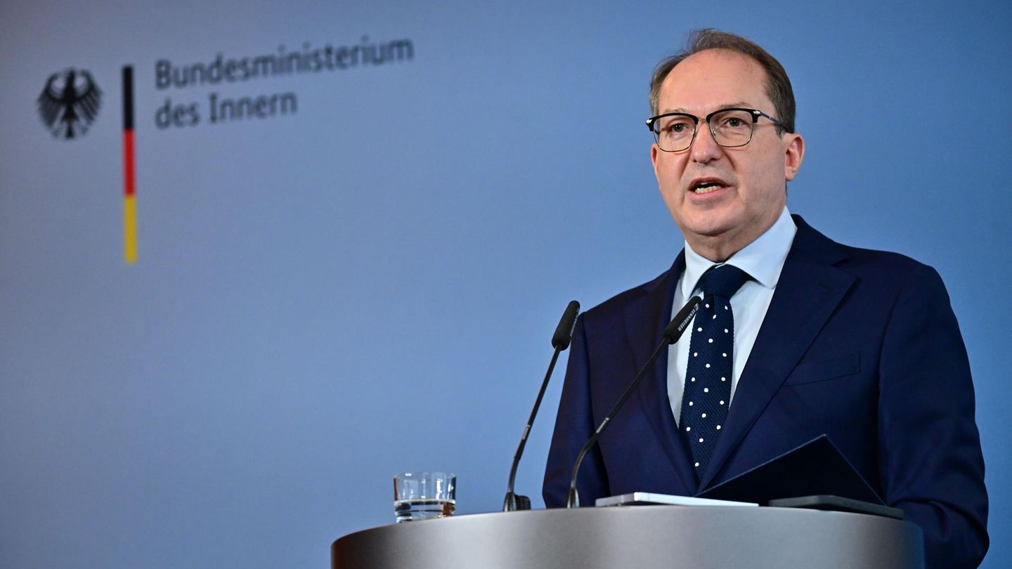 Sparmaßnahmen: Keine Erhöhung: Dobrindt setzt bei Bundesbeamten den Rotstift an