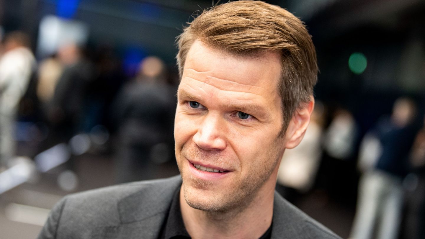 Vorstand Eric Huwer hat volles Vertrauen in das Team des HSV. (Archivbild) Foto: Daniel Bockwoldt/dpa