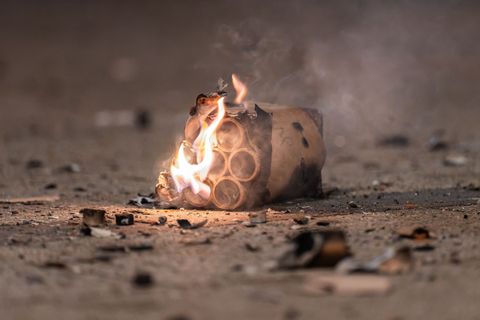 Zwei Kinder wurden durch Feuerwerk schwer verletzt. (Symbolbild) Foto: Silas Stein/dpa