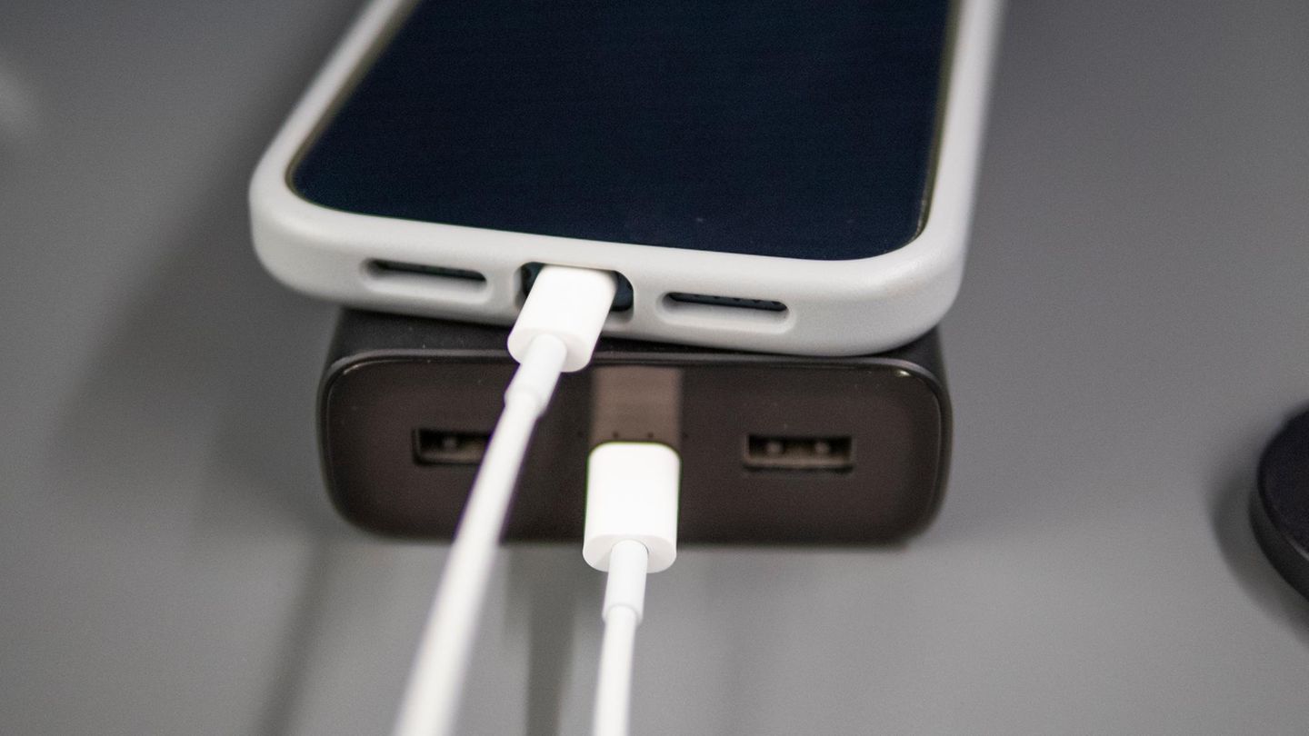 76 Prozent Rabatt: Powerbank mit USB-C Schnellladefunktion und zwei integrierten Kabeln im Deal