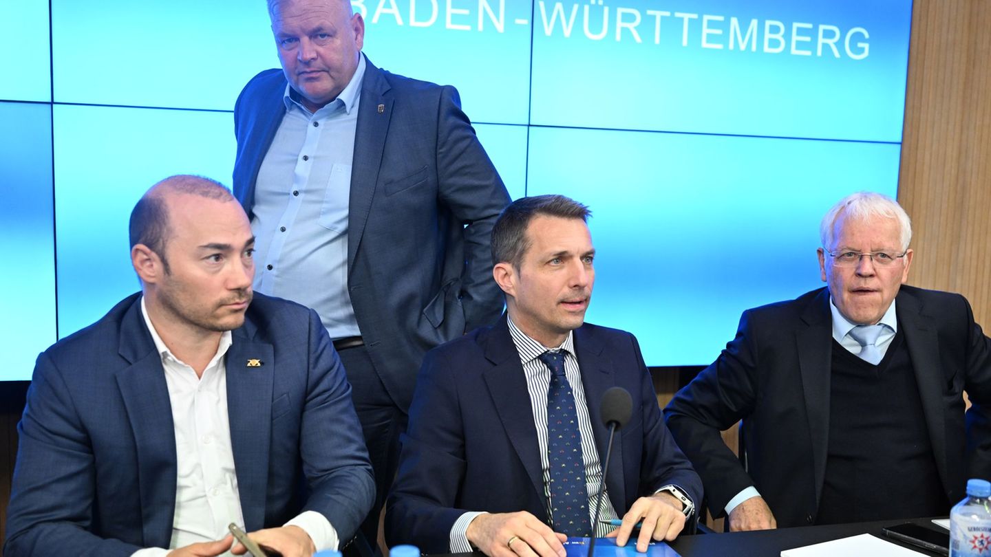 Bislang eher unbekannt, nun der starke Mann der AfD-Fraktion: Martin Rothweiler (M). Foto: Bernd Weißbrod/dpa