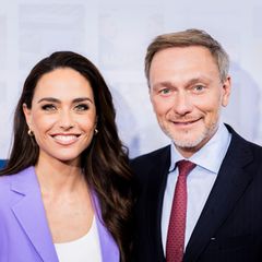 Franca Lehfeldt und Christian Lindner lächeln bei einem Event in die Kamera