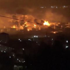 Raffinerie steht in Flammen