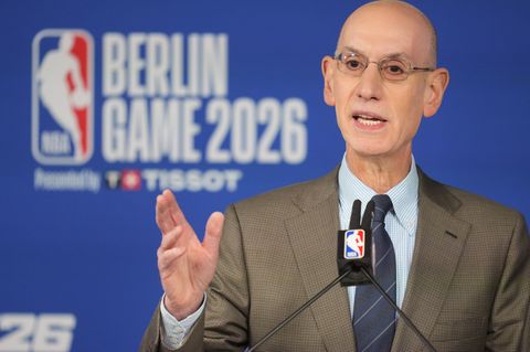 NBA-Boss Adam Silver drängt mit seiner Liga nach Europa. (Archivbild) Foto: Soeren Stache/dpa