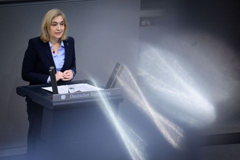 Ministerin Warken wirbt für ihre Sparvorschläge und erntet breite Proteste. (Archivbild) Foto: Bernd von Jutrczenka/dpa